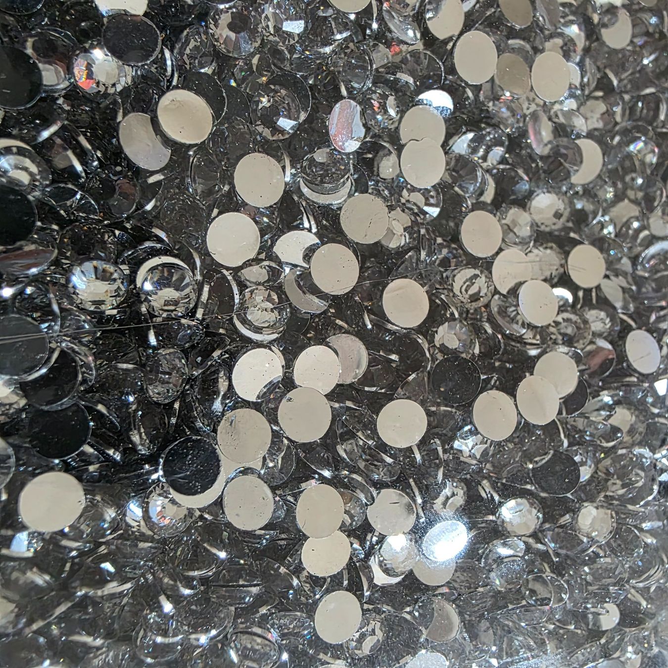 Kit bricolage: Rhinestones, 4mm - Silver Color – Nuovo (secondo la descrizione) da Montreux venduto da r_carli 1