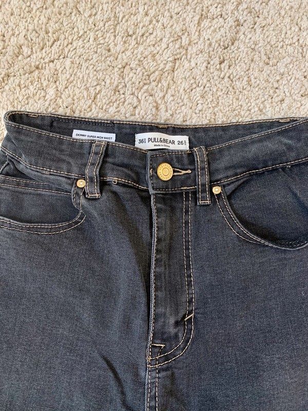 Jeans: Jeans grigi Pull&Bear – D'occasion à Pregassona par katypustovarov 2