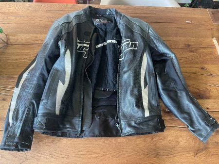 Coole Kerozen Lederjacke Motorradjacke 54/44 mit Protektoren