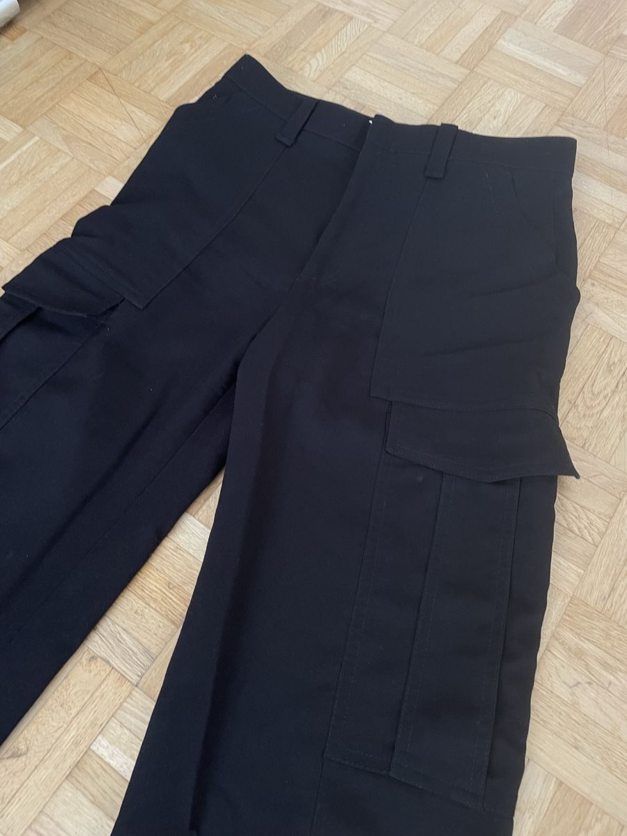 Zara Pantaloni: Cargo Hose schwarz Grösse S – Usato da Zürich venduto da Carlajimena 3