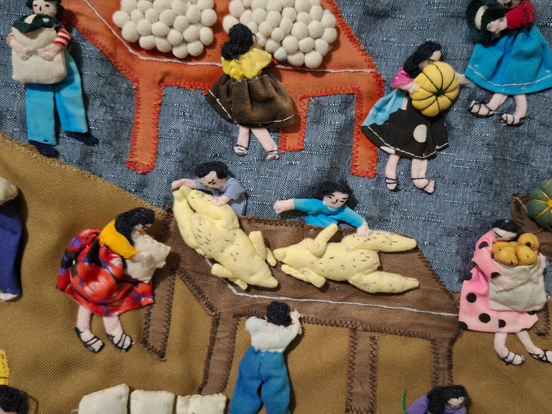 Tappeti: Grosser Wandteppich - 3D handgestickte Peruanisch Arpillera – Usato da Zürich venduto da bruzolda 1
