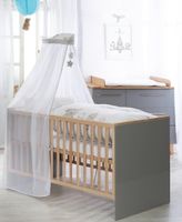 Neuwertige Babybett-Garnitur mit Duvet und Kissen