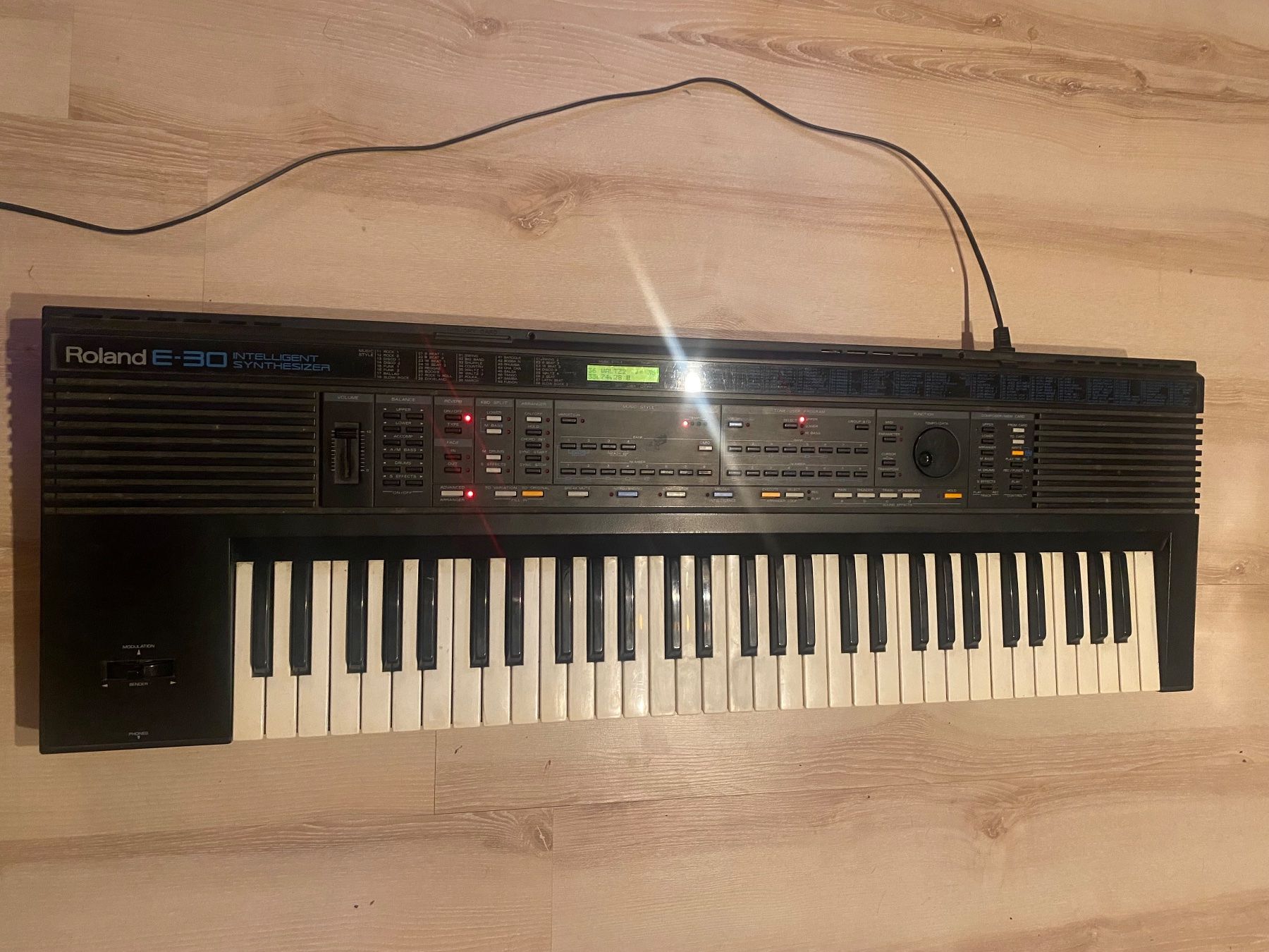 Roland Musikinstrumente: Keyboard Roland E-30 Intelligent Synthesizer – Gebraucht aus Bätterkinden von nam_whz2