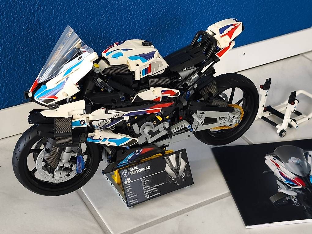Technics Kit di costruzioni: Nachbau Lego Technic 42130 BMW M 1000 RR – Usato da Bonstetten venduto da Sti2 1