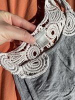 Sommerliches, graues Top mit Spitze, Grösse S