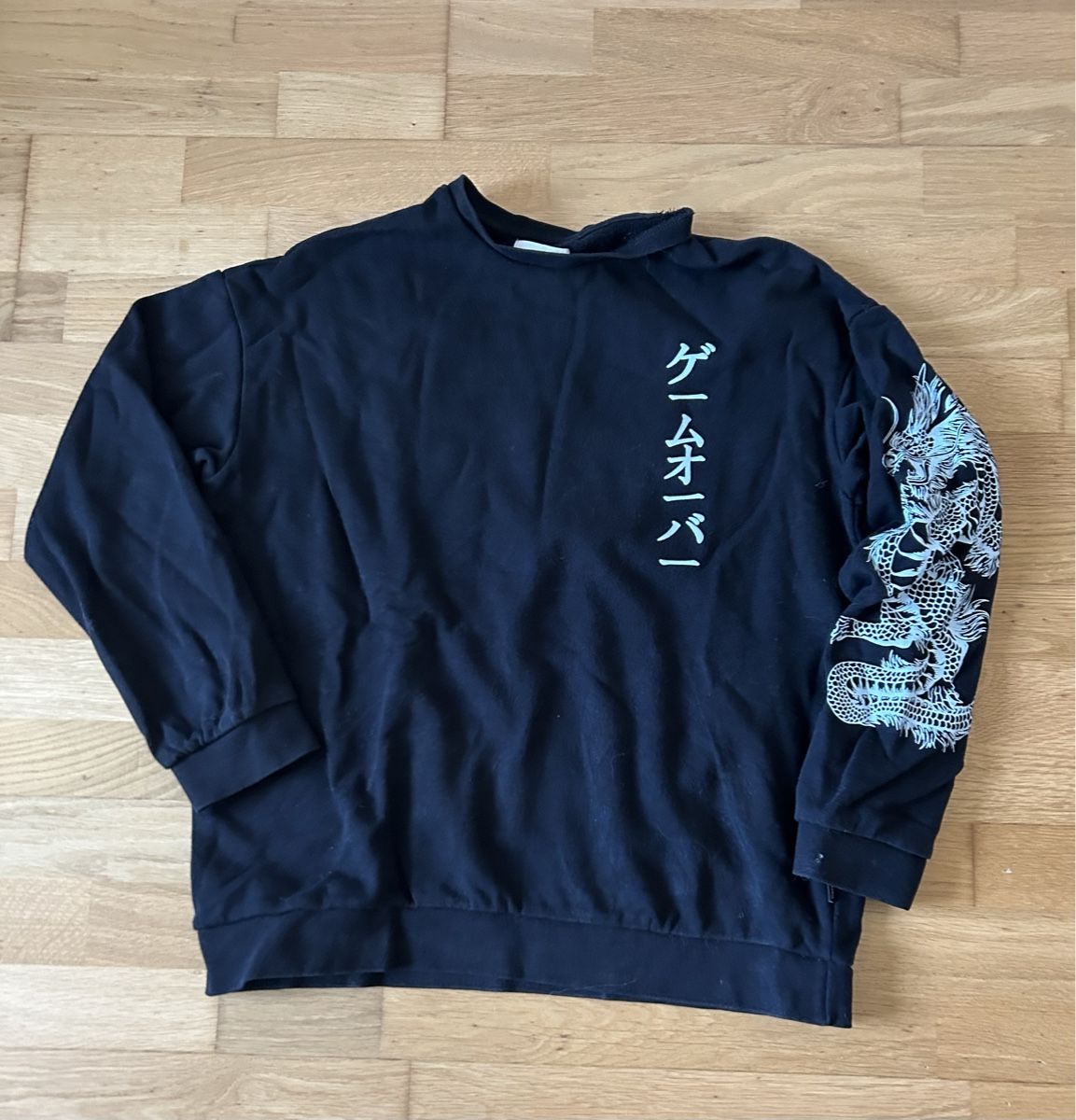 Maglioni & Felpe: Schwarzer Pulli mit Drachenmuster Gr. S – Nuovo (secondo la descrizione) da Bachs venduto da jok_8p6r