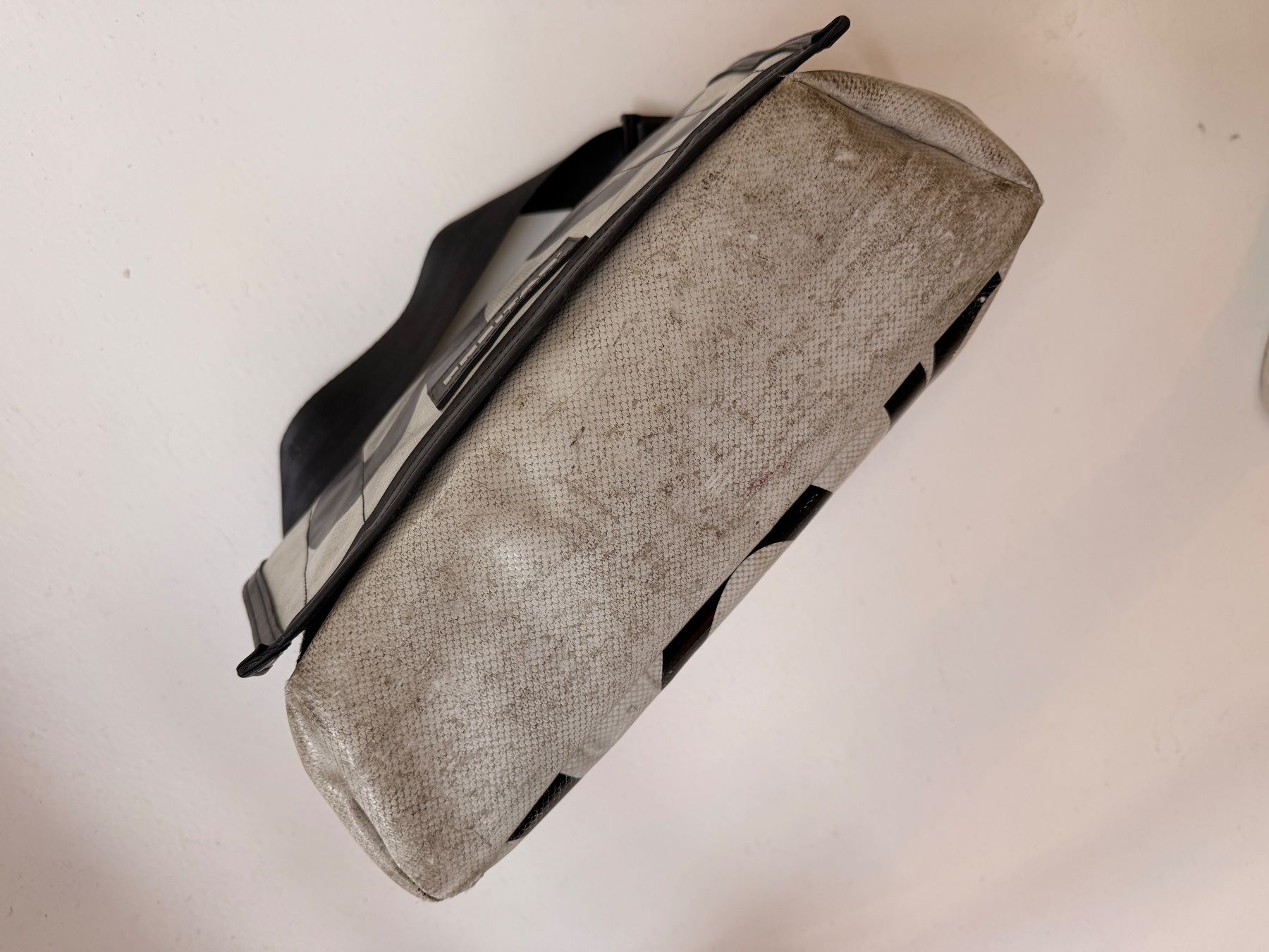 Freitag Borse: Freitag Tasche Weiss Schwarz Freizeittasche Schultasche – Usato da Bern venduto da die_6p8g 2