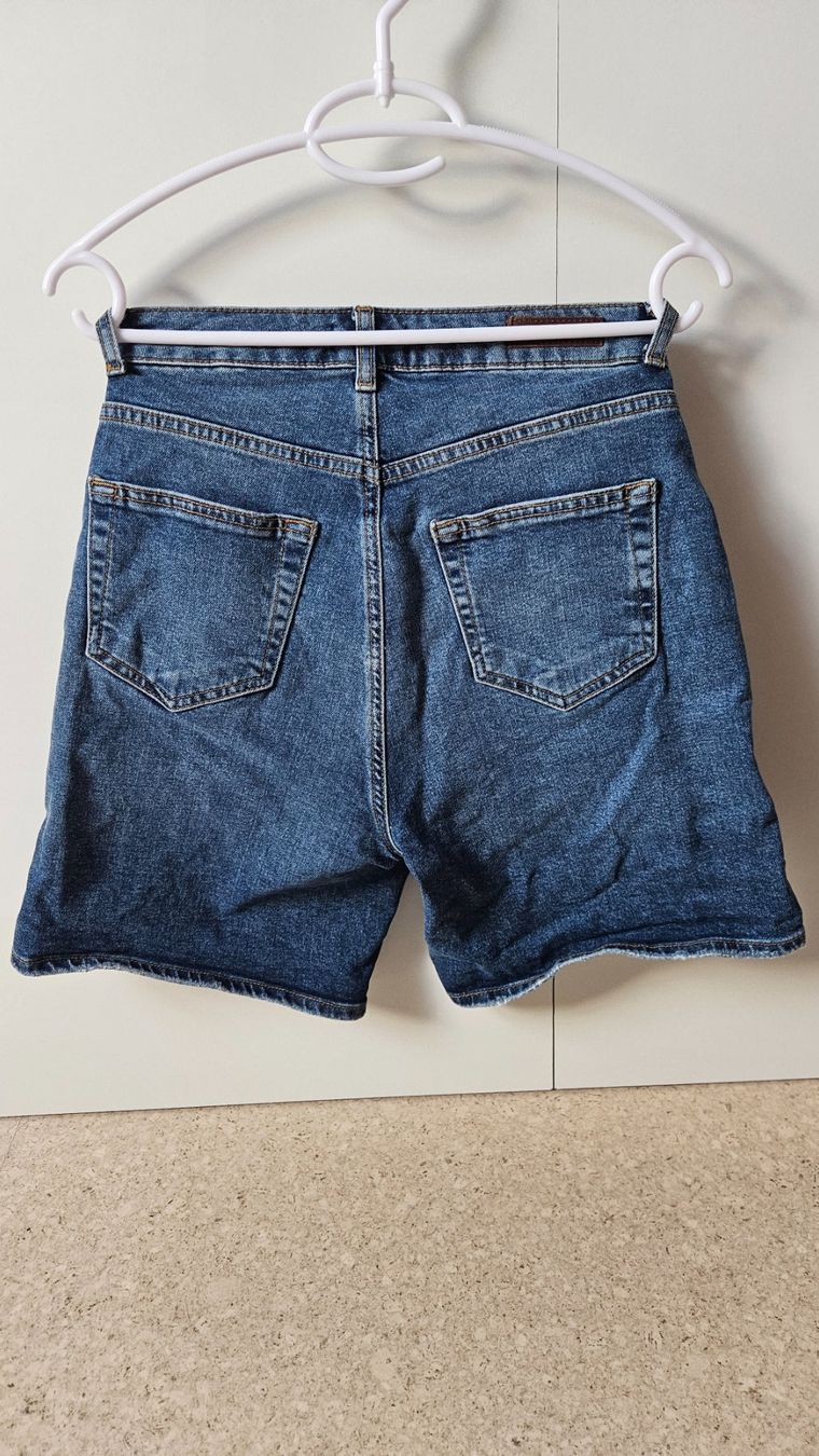 Pieces Jeans: Jeans-Shorts – Gebraucht aus Münchenbuchsee von Yothu 1