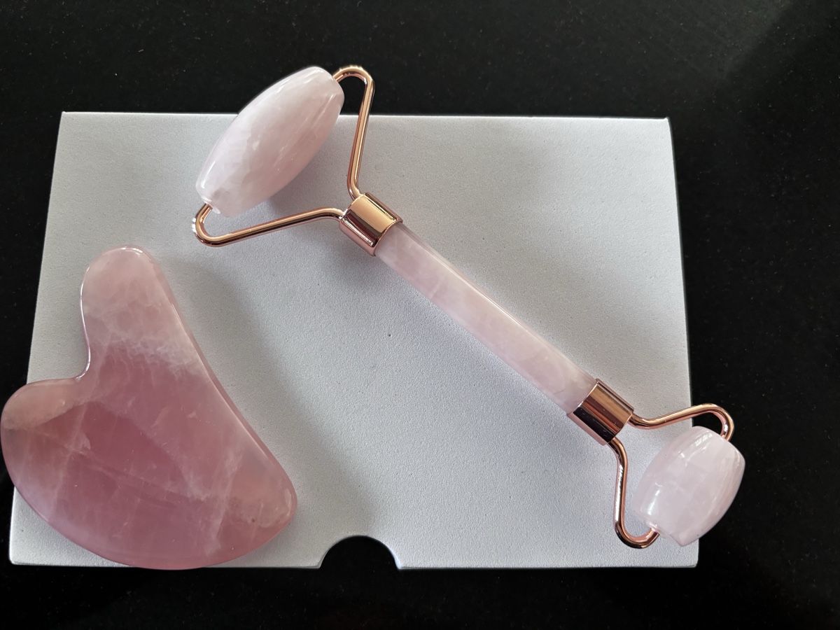 Cura del viso: Gesichtsroller Set Rollin'me Softly mit Gua Sha Stein. – Nuovo (secondo la descrizione) da Waltenschwil venduto da Schmetterling2015 3