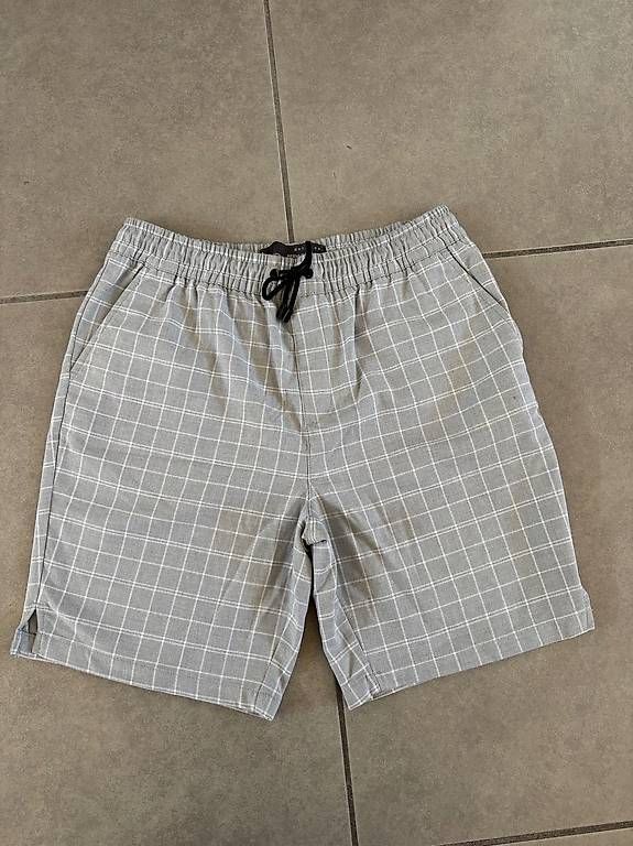 Hosen: Short homme gris T M – Gebraucht aus Confignon von MVAR