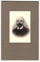 Fotografie A. Jung, Genève, Herr mit Vo