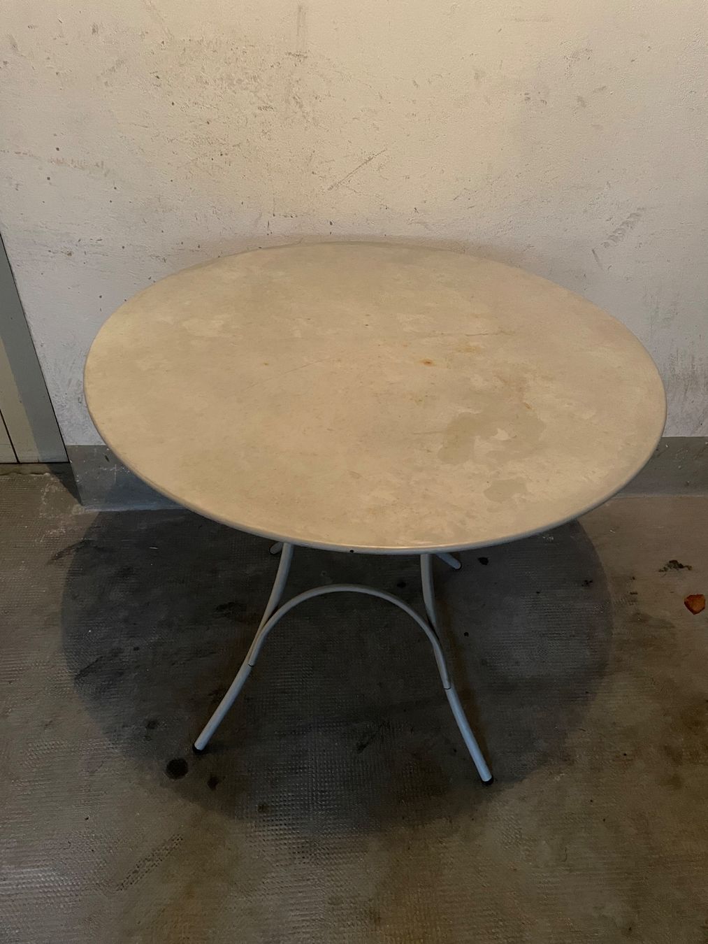 Tavoli: Garten oder Campingtisch - Table de jardin ou de camping – Usato da Biel/Bienne venduto da Garum