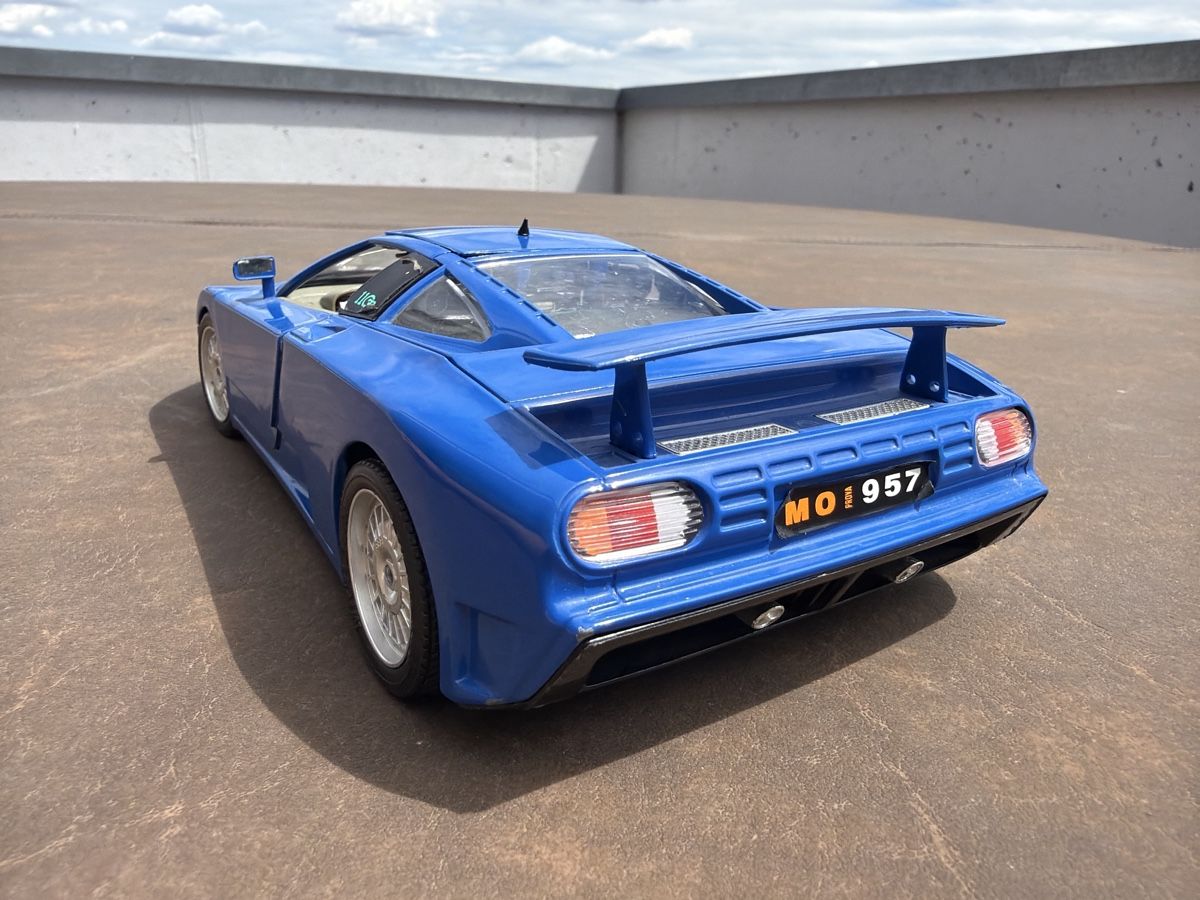 Bburago Modellautos: Bugatti EB 110 - 1/18 - Bburago – Defekt aus Wolfwil von Rolex1 2
