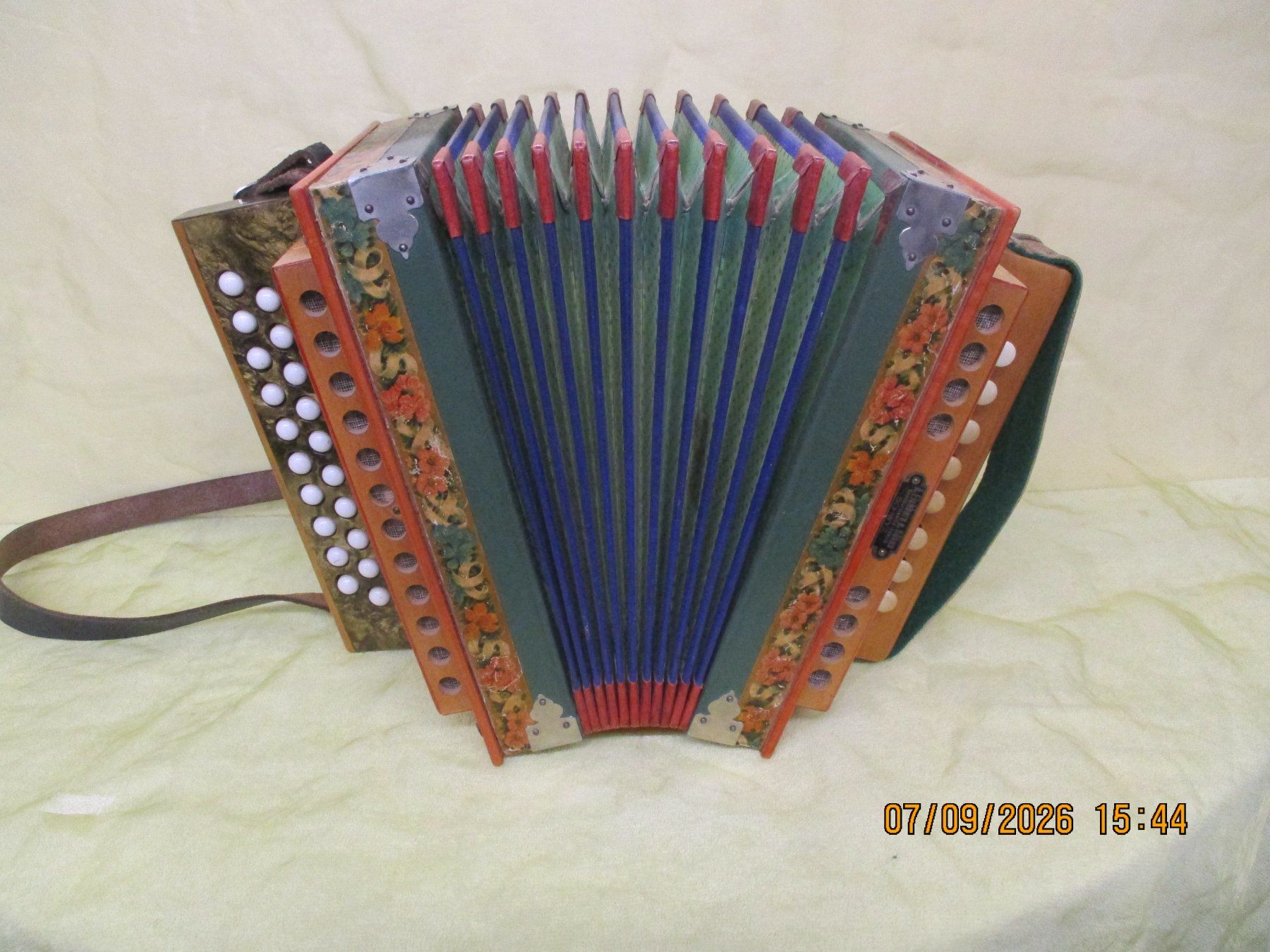 Instruments de musique: Schwyzerörgeli Eichhorn – D'occasion à Jegenstorf par Oktavio