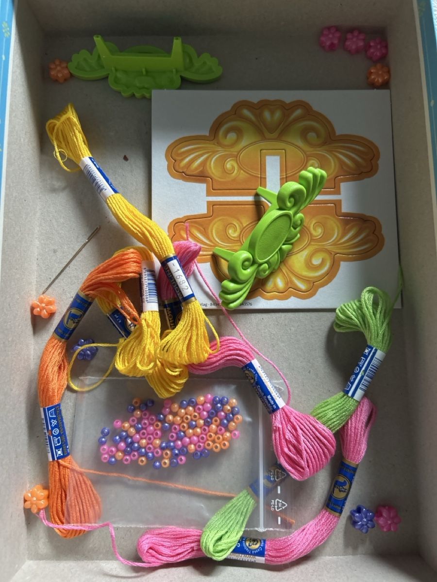 Kit bricolage: Freundschaftsbändchen – Usato da Lostorf venduto da Venice16 2