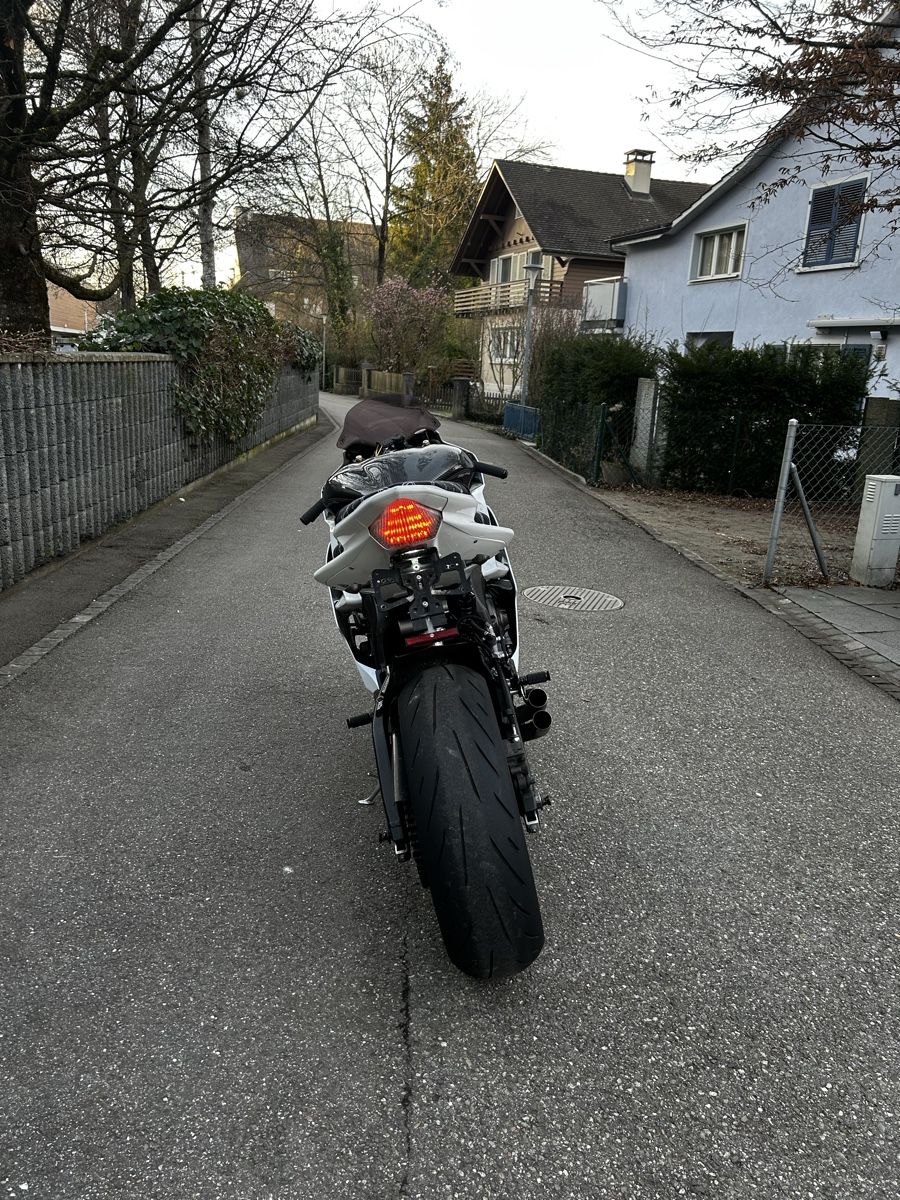 Accessori per altri veicoli: Yamaha R6 RJ11 mit MFK – Usato da Sissach venduto da Frecce3colori 4