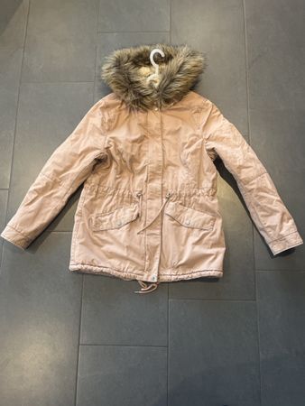 Winterjacke (Beige) mit Kapuze und Fell