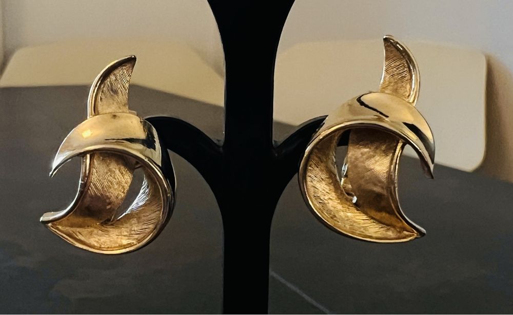 Boucles D'oreilles Pendantes Vintage Céline T. Saxe - Fermoir Clip - Couleur Dorée - Occasion