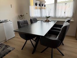 Schöner grosser Esstisch