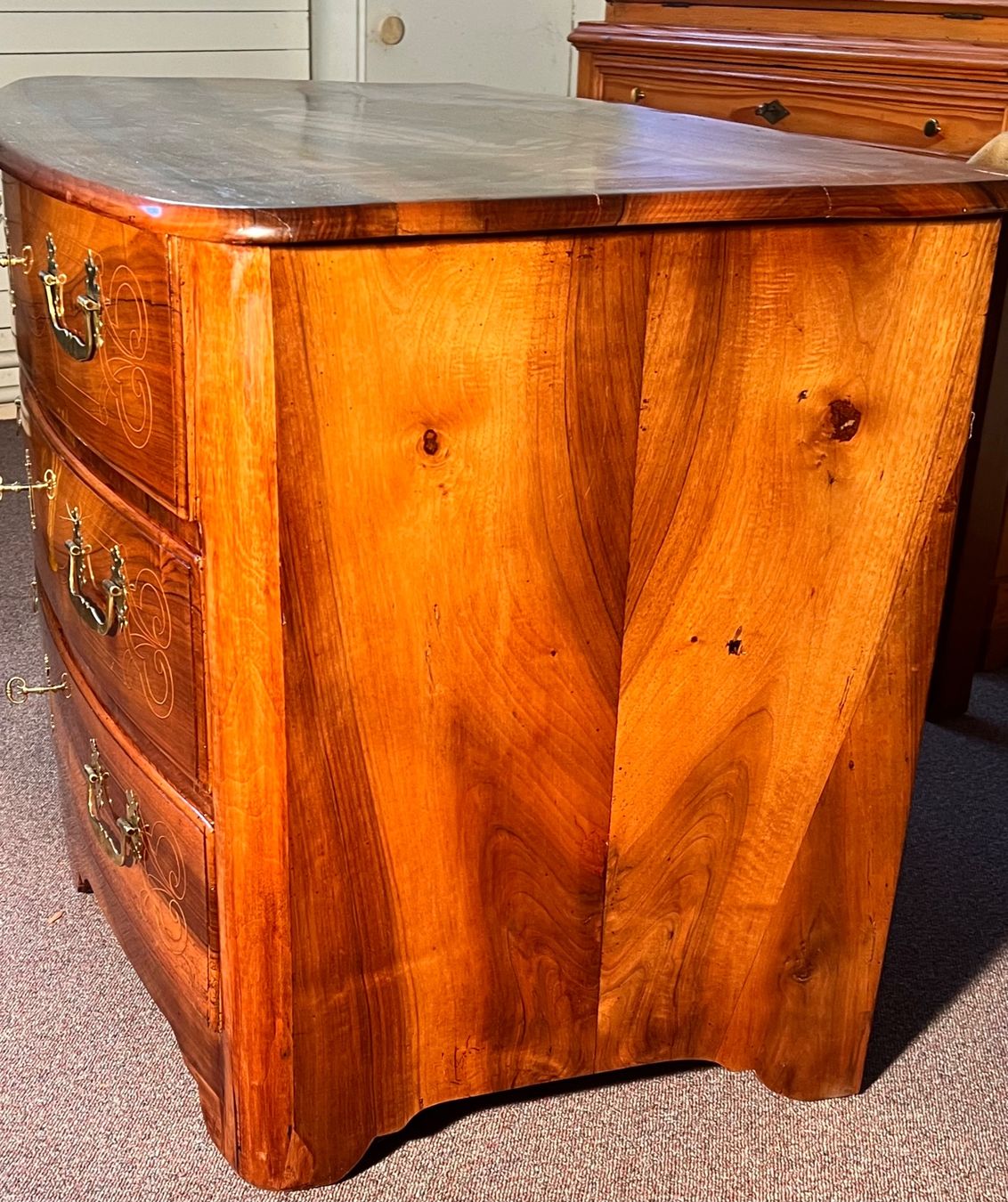 Kommoden: Schlichte Basler Regence-Kommode, um 1750 – Gebraucht aus Tecknau von salzberg.ch 3