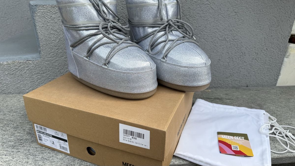 Moon Boot Herrenschuhe: Moonboot Icon Low Glitter Silver 42/44 – Neu (gemäss Beschreibung) aus Basel von Campanelle
