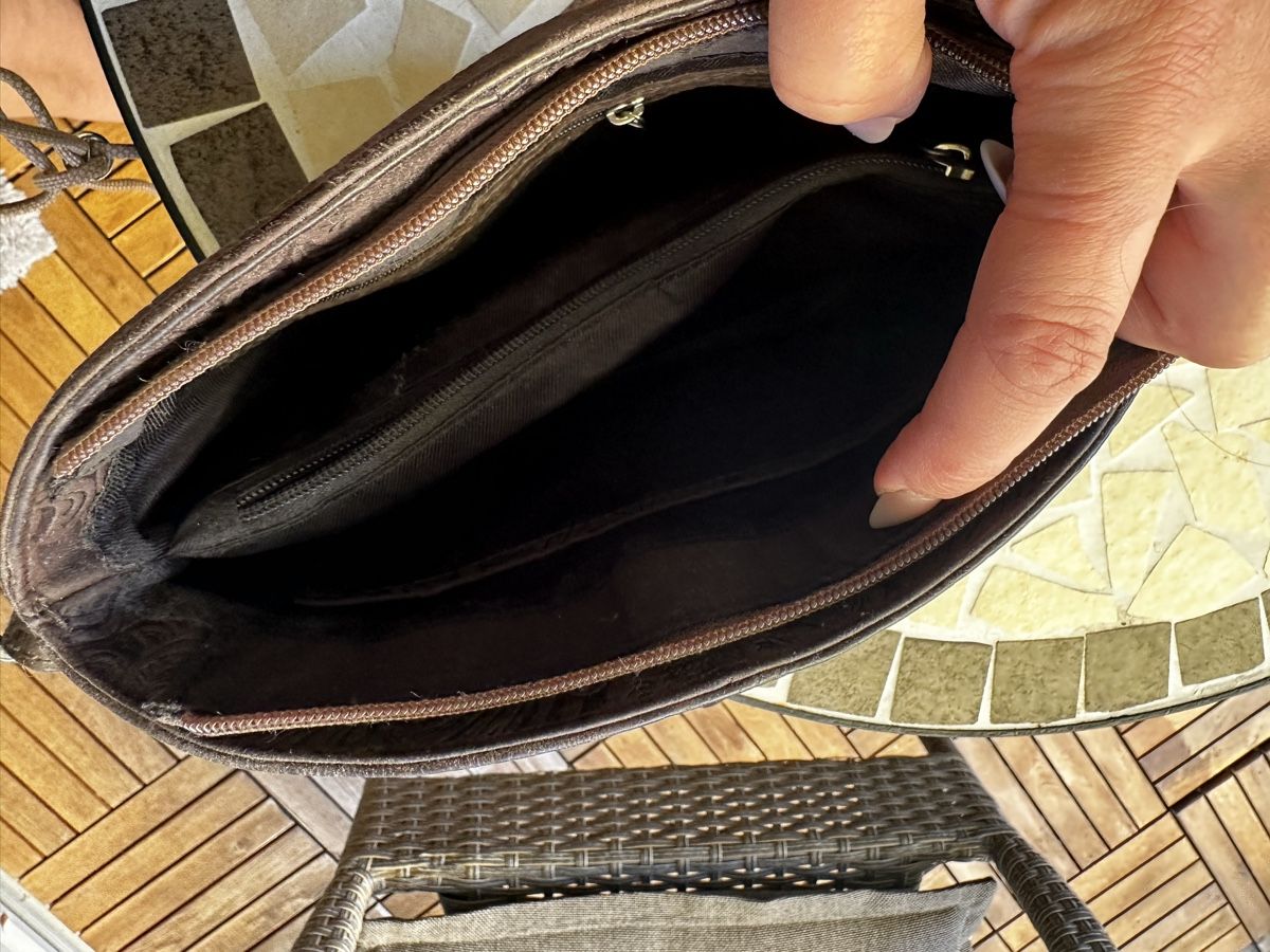 Taschen für Damen: Umhängetasche aus Leder – Gebraucht aus Aesch BL von Lidac 1