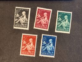 Niederlande 1938 Satz Kindermarken Flötenspielerin mit Falz