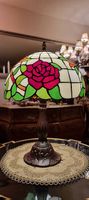 Elegante Rosen Tiffany Lampe mit Buntglas