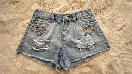 Fun&Fun Shorts Grösse 36 Strass und Risse guter Zustand