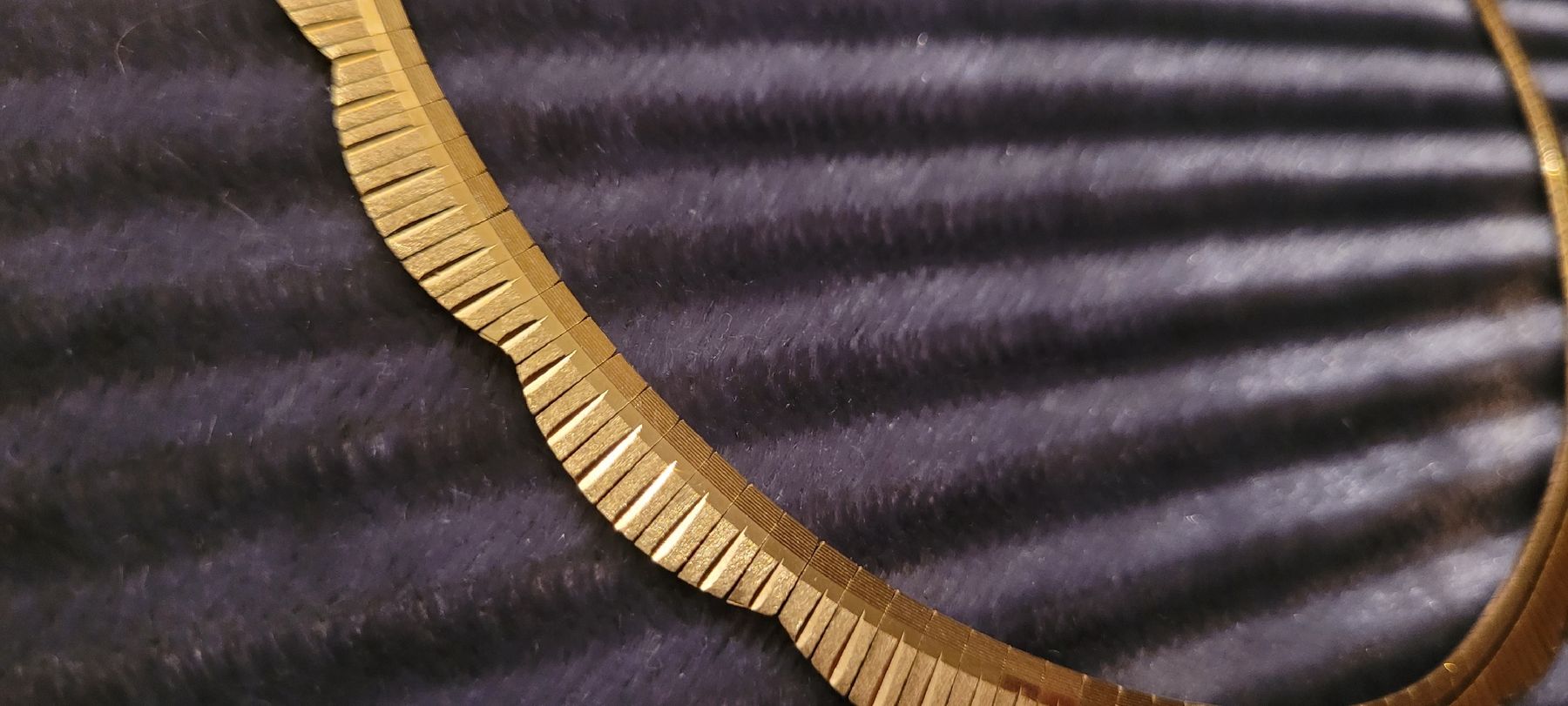 Ketten: Collier 750 Gelbgold PRECIOUS – Gebraucht aus Winterthur von Wohnhaus 1