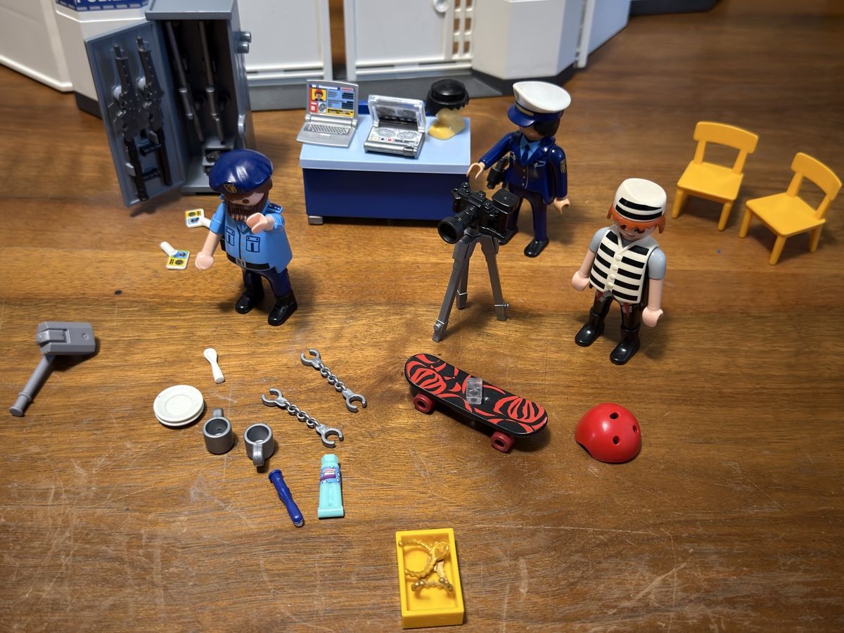 Playmobil Giocattoli: Playmobil Polizeistation 6919 – Usato da Solothurn venduto da Mc_Clane 1
