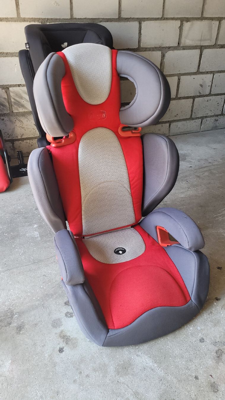 Seggiolini per auto: Kindersitz 15-36 kg – Usato da Ormalingen venduto da FOMOCO1
