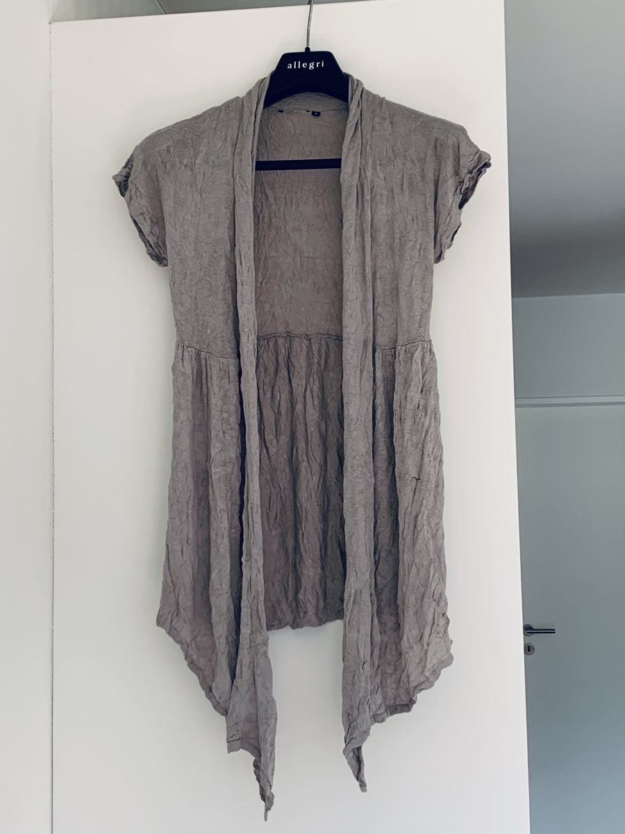 Jacken: Knitterlook Strickjacke, hellgrau, Gr. M,  ÄRMELLOS, TOP! – Gebraucht aus Schwanden GL von Cicala 8