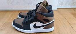 Jordan 1 Mid Olive Toe