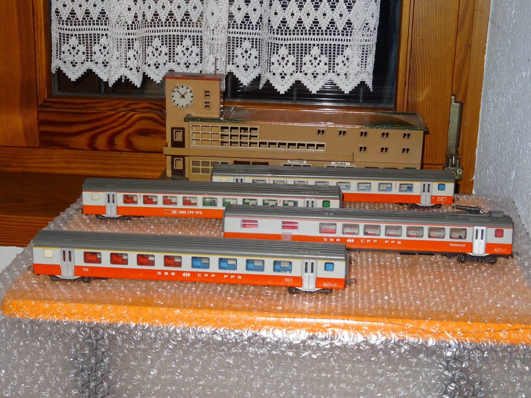 Liliput Modellini di ferrovie: Vagons Liliput Swiss-Express – Usato da Bigorio venduto da hp_41 3