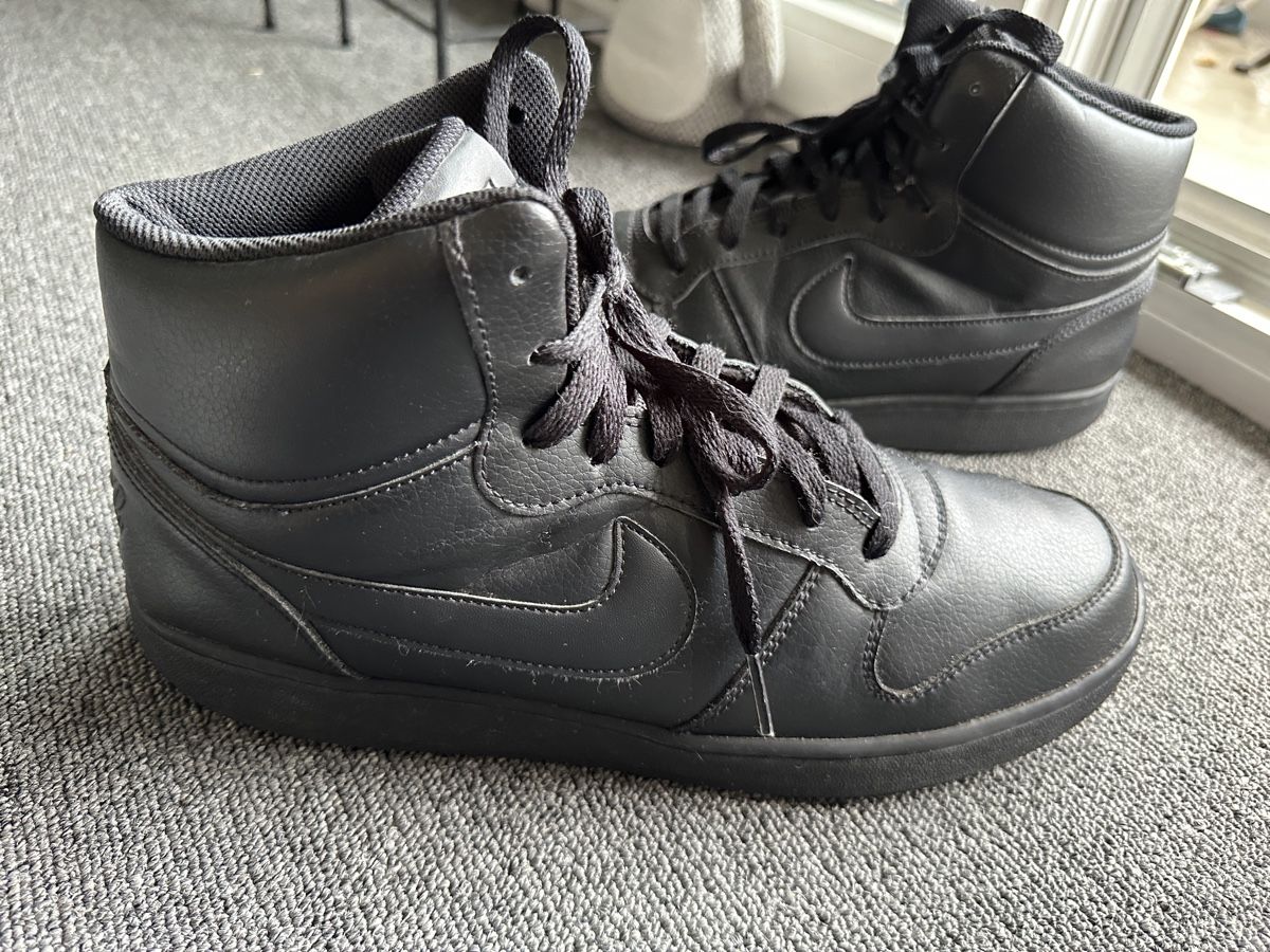 Nike Scarpe da uomo: Nike Ebernon Mid Air Force homme taille 45 noir – Usato da Bulle venduto da LeMoleson