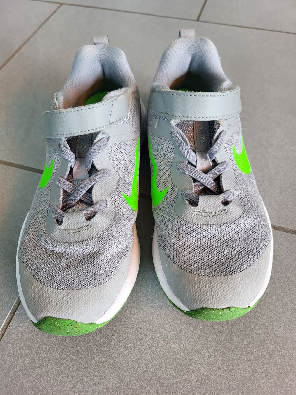 Nike Schuhe für Jungen: Nike Turnschuhe Running gr. 32 – Gebraucht aus Boswil von i12i 3