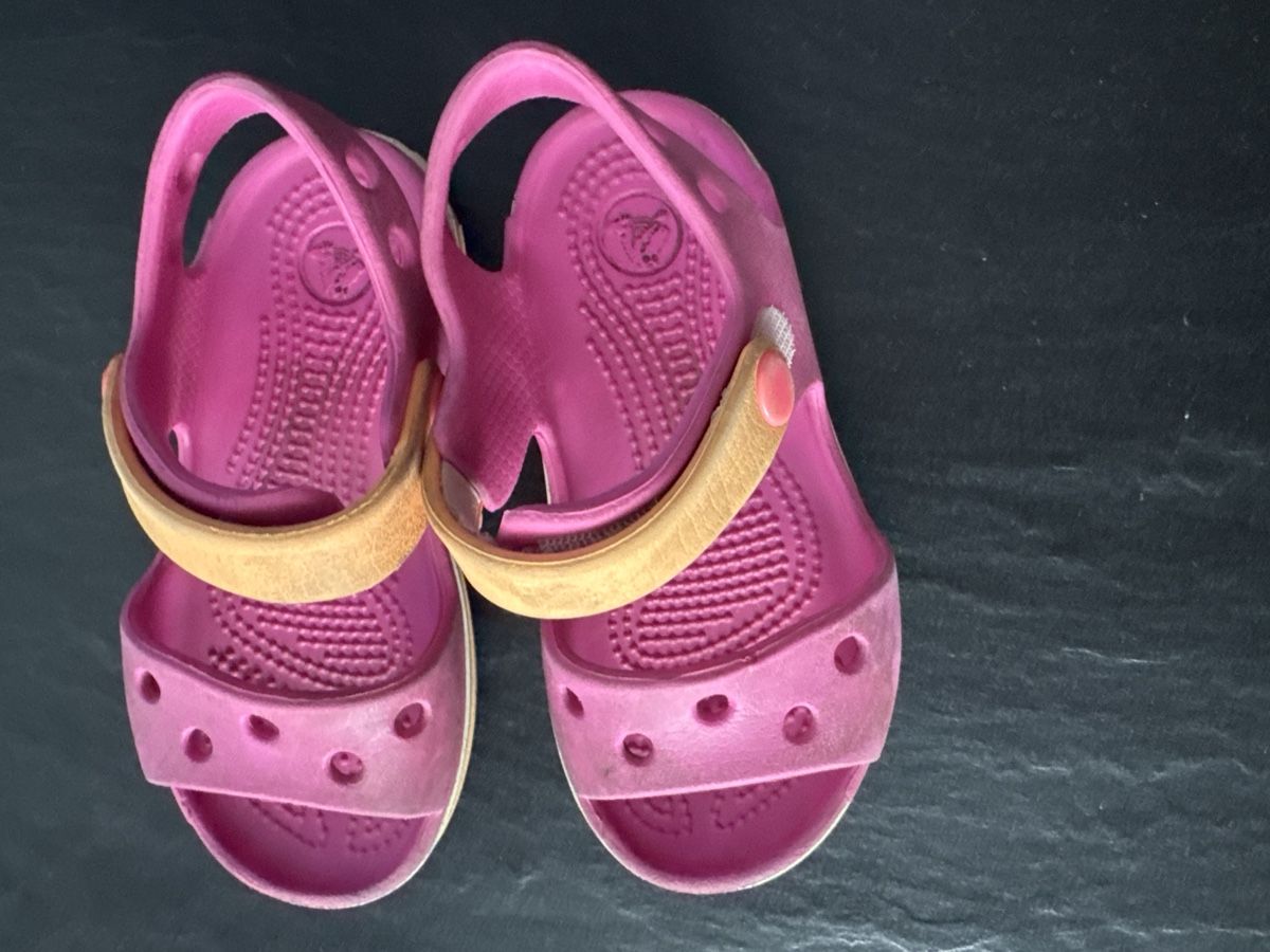 Crocs Schuhe für Mädchen: Sandalen Crocs Pink Grösse C8 – Gebraucht aus Zürich von Petrui 1