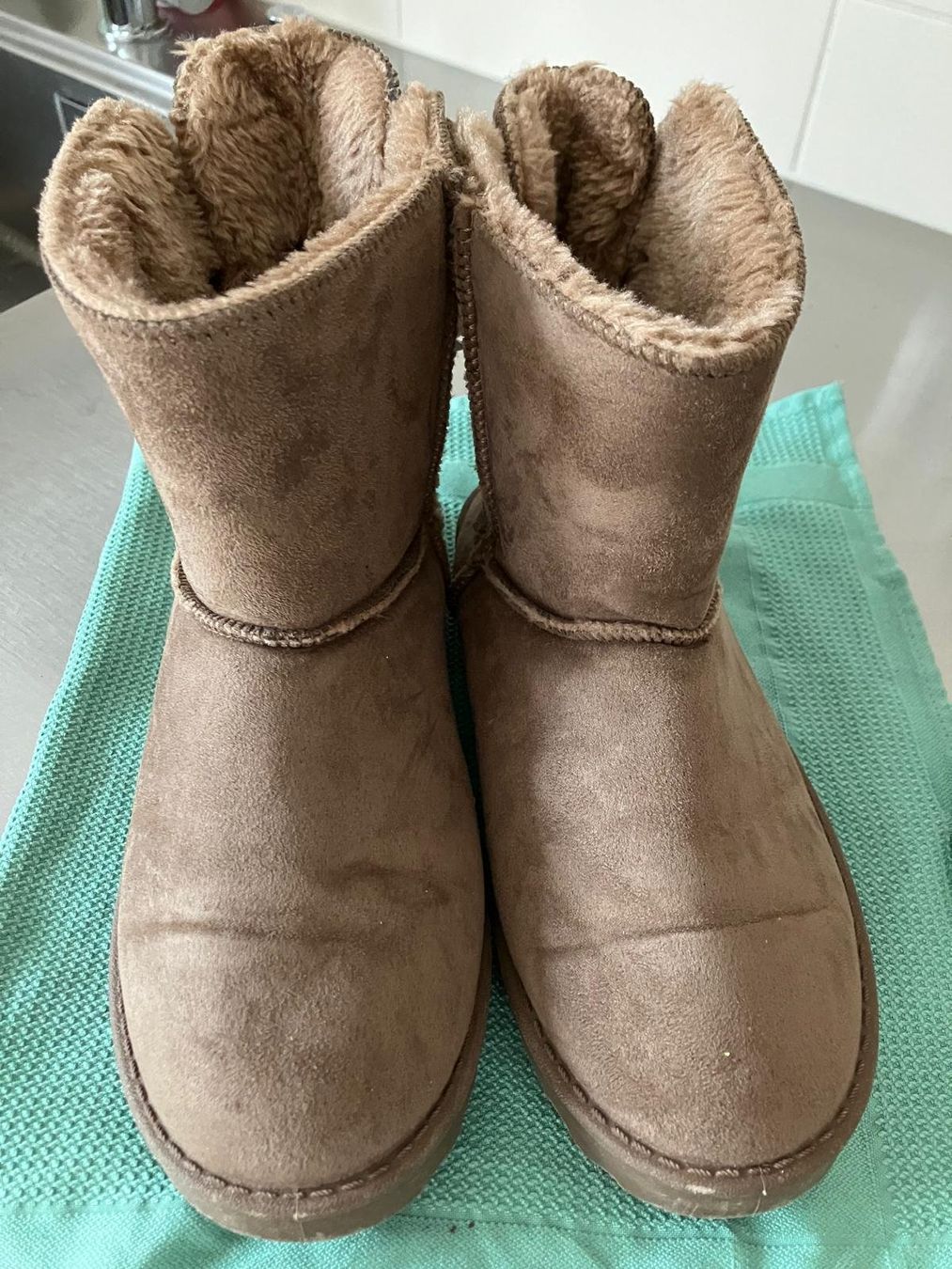 Scarpe da donna: Winterschuhe Grösse 38 – Usato da Allenwinden venduto da Obalu