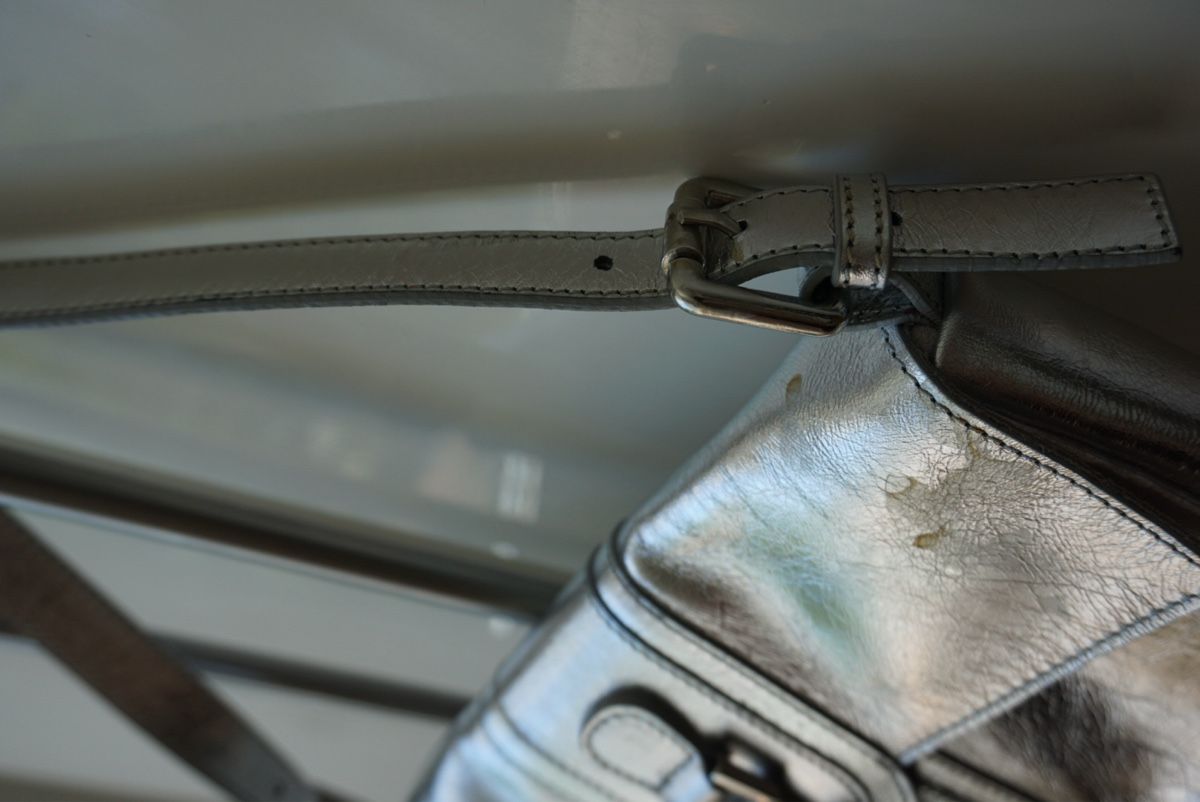 Taschen für Damen: Elegante  silberne Madleine Handtasche – Gebraucht aus Binningen von anggelinnaa 6