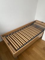 Bettgestell, Holz, hellbraun, 80x200cm, guter Zustand.