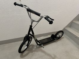 Tretroller schwarz mit Luftreifen guter Zustand