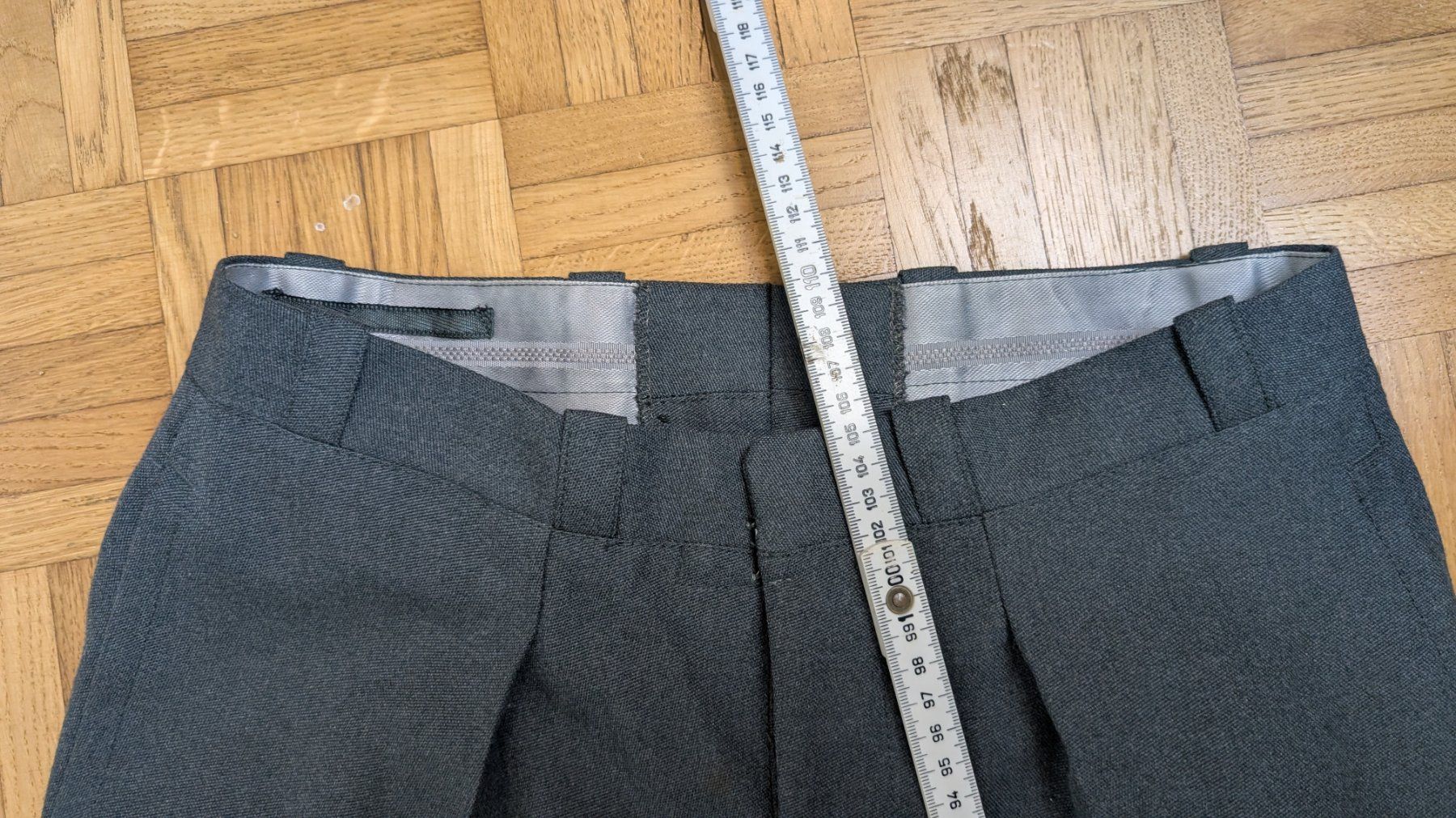 Schweizer Armee Uniformen: Original Schweizer Militär Uniform Hose, Grösse 80 / 38 – Gebraucht aus Zürich von axolottchen 2