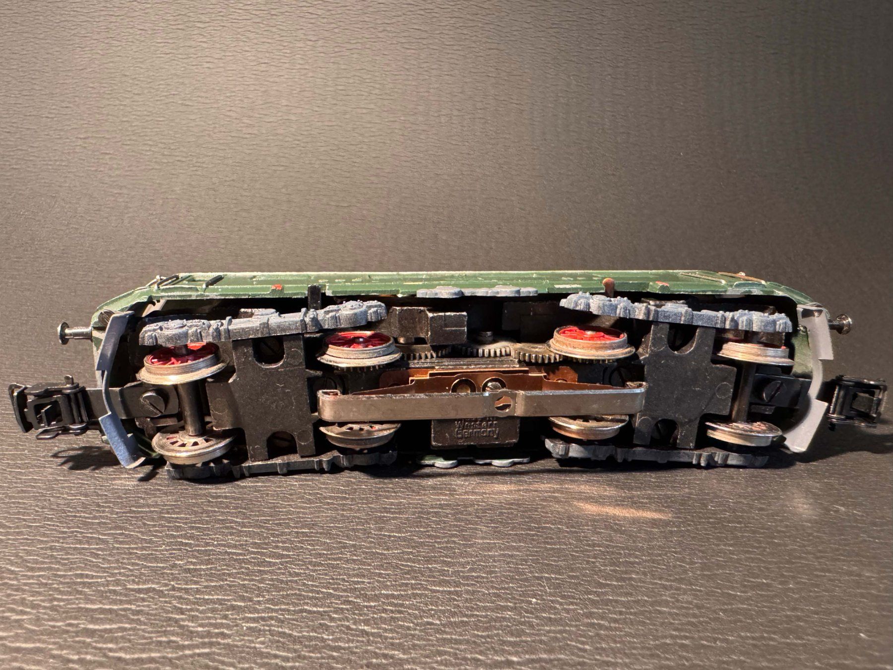 SBB/CFF/FFS Modelleisenbahnen: Märklin H0 Lok 427 – Gebraucht aus Kriens von Aveva 2