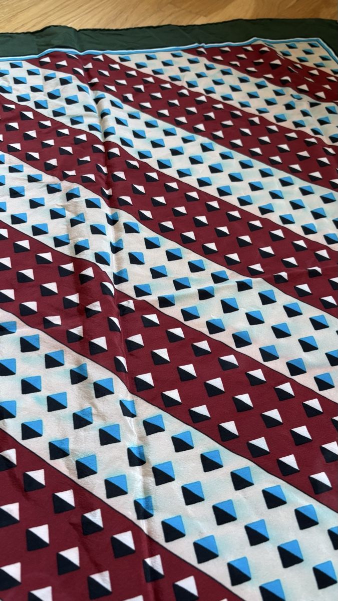 Saint Laurent Foulard & Sciarpe: Seidentuch Yves Saint Laurent – Usato da Boniswil venduto da sa_land 4