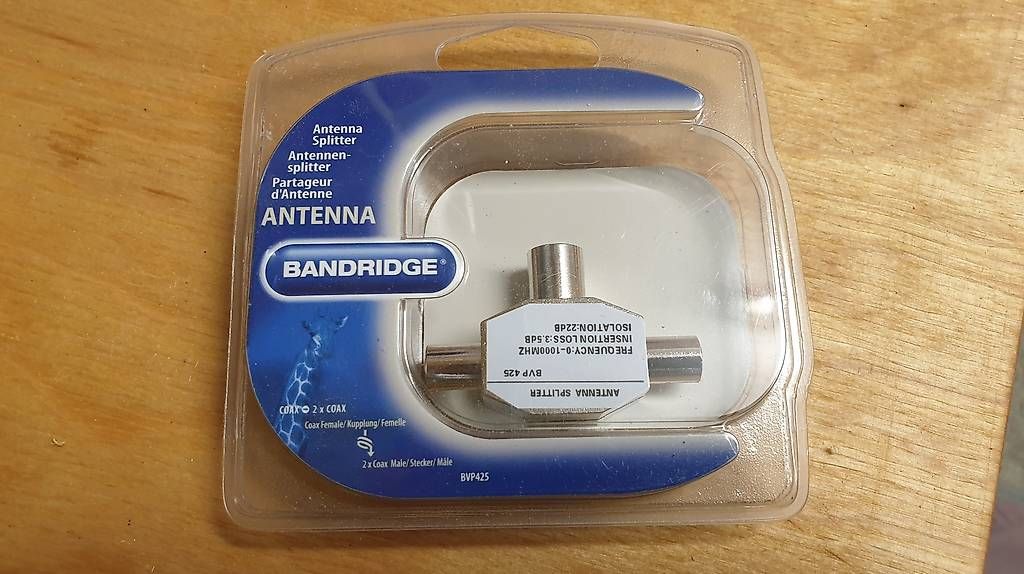 Radiocomunicazione: Antennensplitter Coax. Neu! – Nuovo e nell'imballaggio originale da Schiers venduto da Pet70