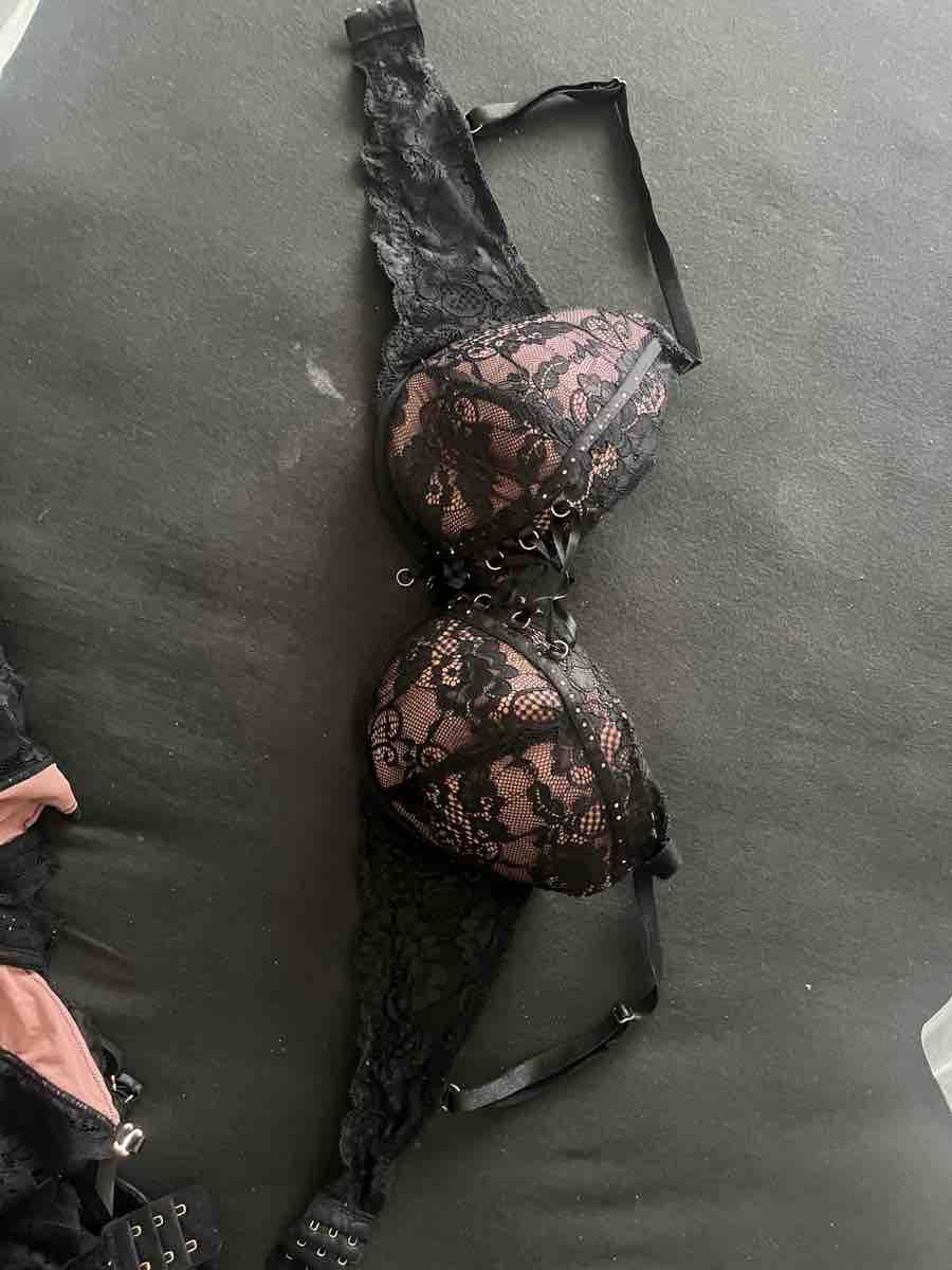 Altra biancheria intima: Damen BH Set mit Strumpfhalter – Usato da Olten venduto da sae_82z2 1
