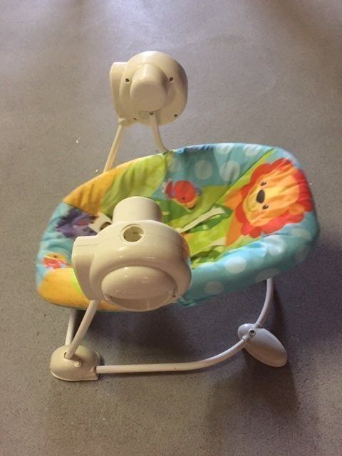 Wippen & Schaukeln: Elektrische Babyschaukel mit Musik – Gebraucht aus Emmen von Aribini 3