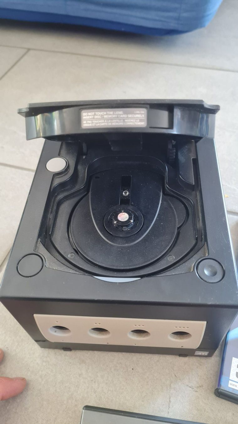 Nintendo Giochi: Nintendo Gamecube / 4 Spiele / Schwarz / JG 2001 – Difettoso da Safenwil venduto da Husqi2000 3