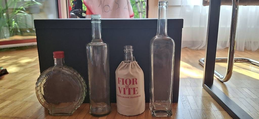 Altro in Stoviglie & Bicchieri: Glasflaschen für Hochzeit – Usato da Belp venduto da majeli01 2